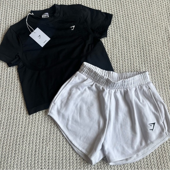Gymshark Set Women's NWT Black Seamless Boxy Tee & White Sweat Shorts Outfit - Picture 1 of 8